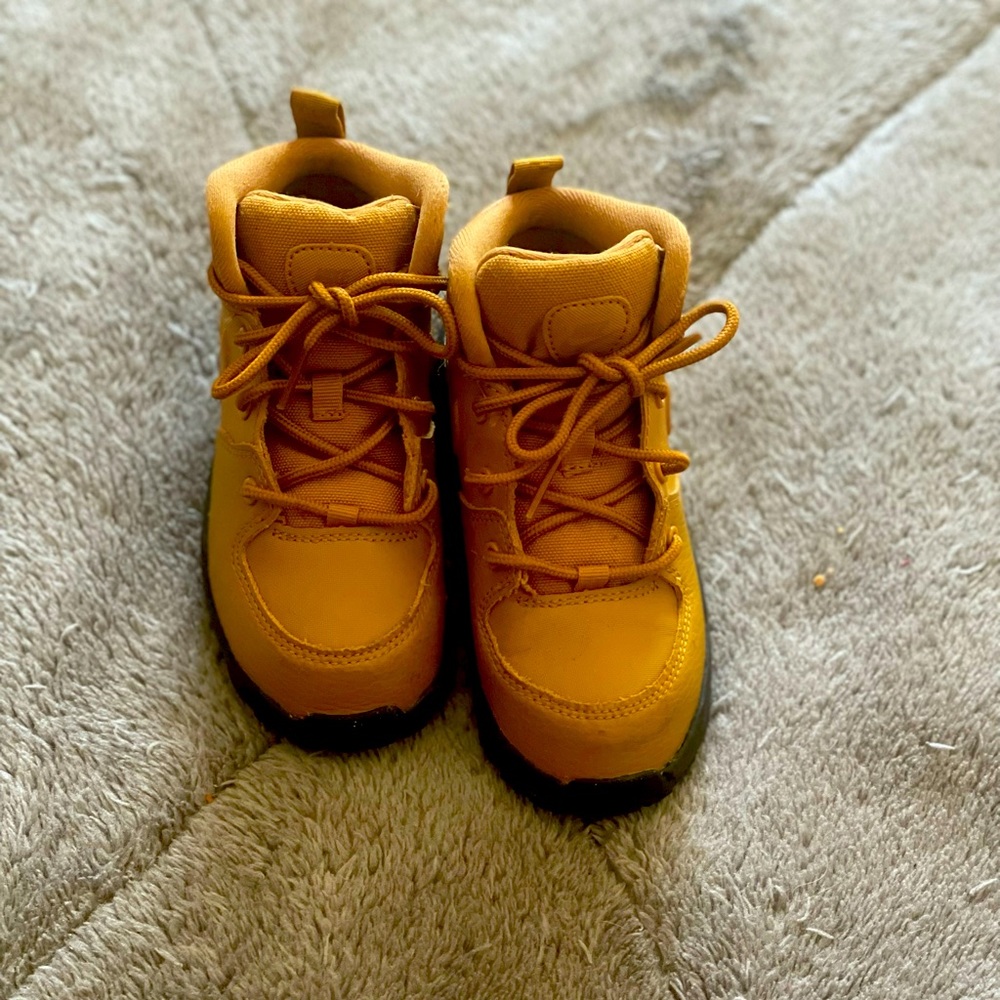 Toddler Nike boots